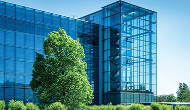 Spezial-Fensterfolien bieten Sonnenschutz für Gewerbeimmobilien 